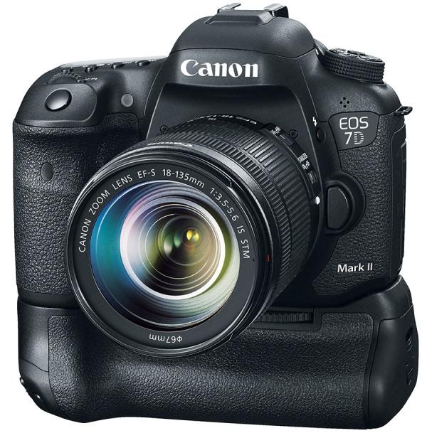 Первый взгляд на главную зеркалку выставки — Canon EOS 7D Mark II