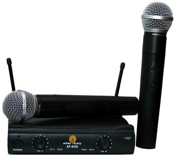 Комплект микрофоны беспроводные Arthur Forty AF-200, 2 ручных микрофона + приёмник, 220..27000Гц, FM до 100м, динамический, 80дБ, черный