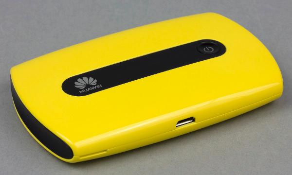 Маршрутизатор 3G WiFi Huawei E5221, 802.11n 150Мбит/с, 2.4ГГц, 1*USB2.0, 1*SIM, SD-micro, 3G/HSPA+/UMTS/CDMA/EV-DO, портативный, питание от батареи, желтый-черный